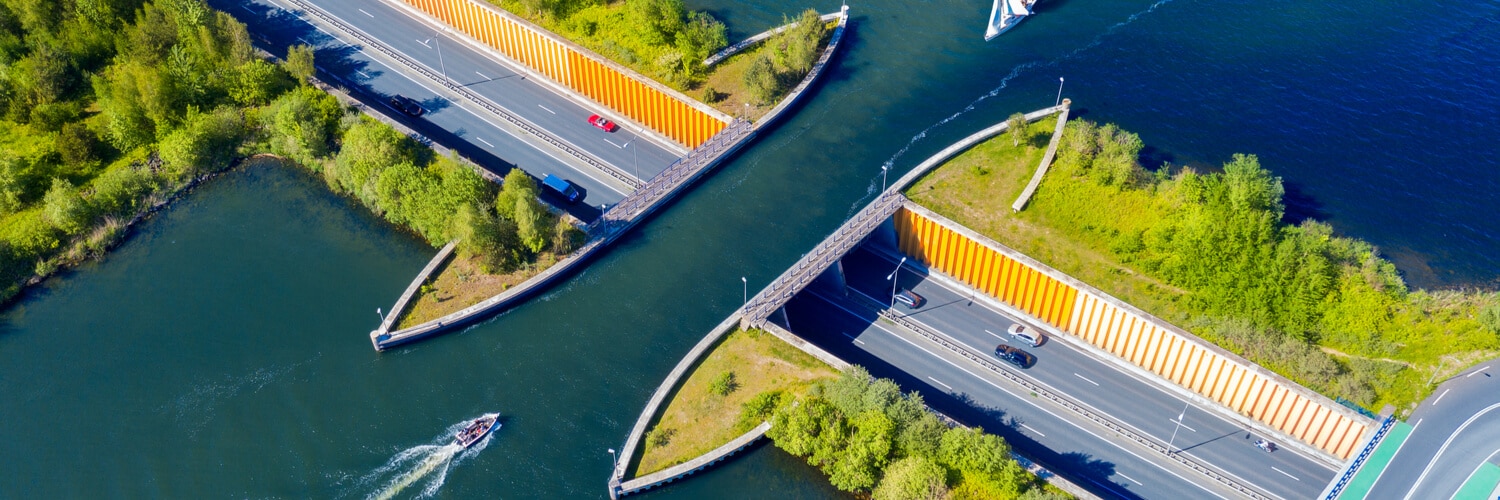 Aquädukt am Veluwemeer - Brücke führt unter dem See durch