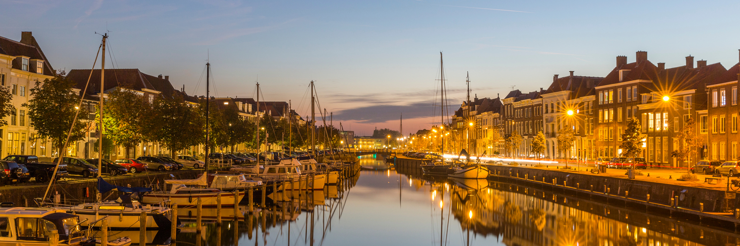 Middelburg - Die Hauptstadt von Zeeland mit Stolz und Tradition Middelburg Hafen bei Nacht