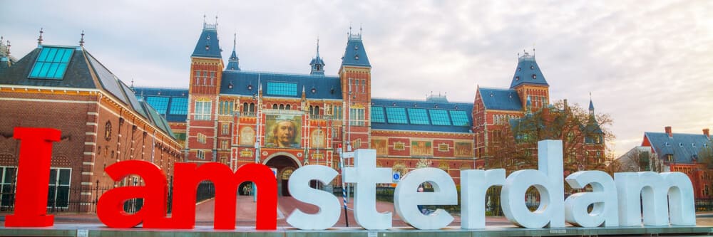 Das Rijksmuseum–Nationalmuseum mit der umfangreichsten Kunstsammlung der Nieder-lande Rijksmuseum von Außen