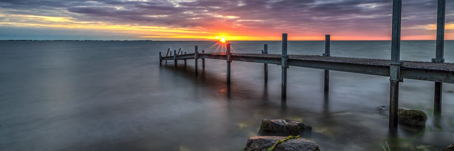 Sonnenaufgang am IJsselmeer Hafen